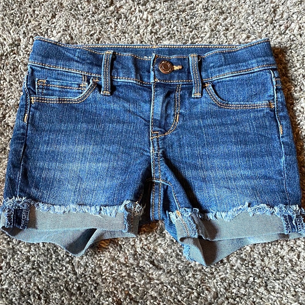 Old Navy dark wash girl’s jean shorts. Size 5
